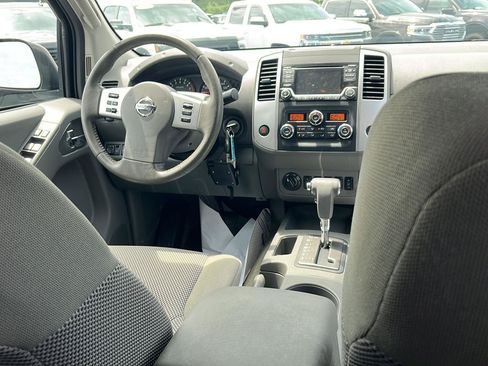 Used 2017 Nissan Frontier SV w/ SV Value Truck Package AWD/4WD image 25