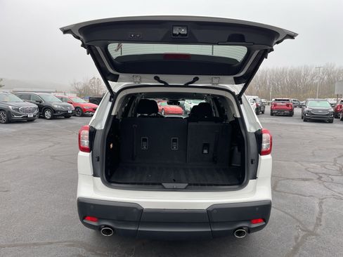 Used 2024 Subaru Ascent Premium w/ Convenience Package image 5