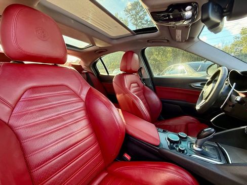Used 2019 Alfa Romeo Giulia Ti Sport w/ Quick Order Package 22S Sport AWD/4WD image 25