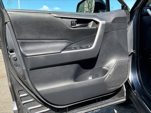 Used 2023 Toyota RAV4 LE image 21