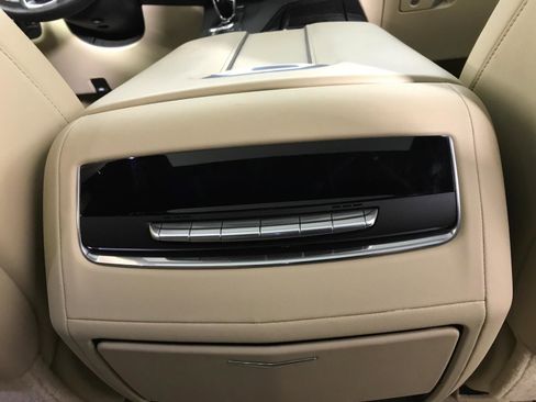 Used 2021 Cadillac Escalade Premium Luxury image 32