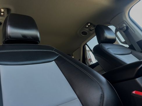 New 2024 Ford Explorer XLT w/ Equipment Group 202A image 16