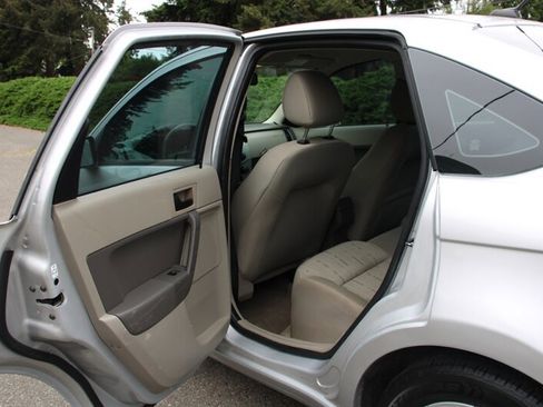 Used 2010 Ford Focus SE FWD image 14