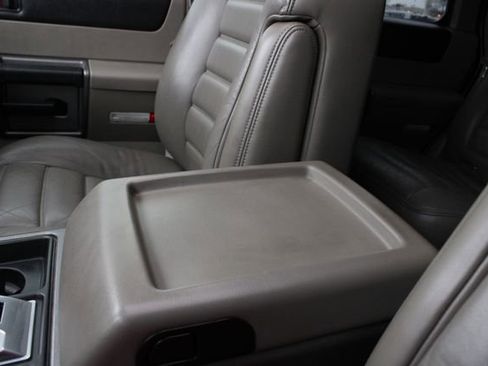 Used 2004 HUMMER H2 w/ Preferred Equipment Group image 18