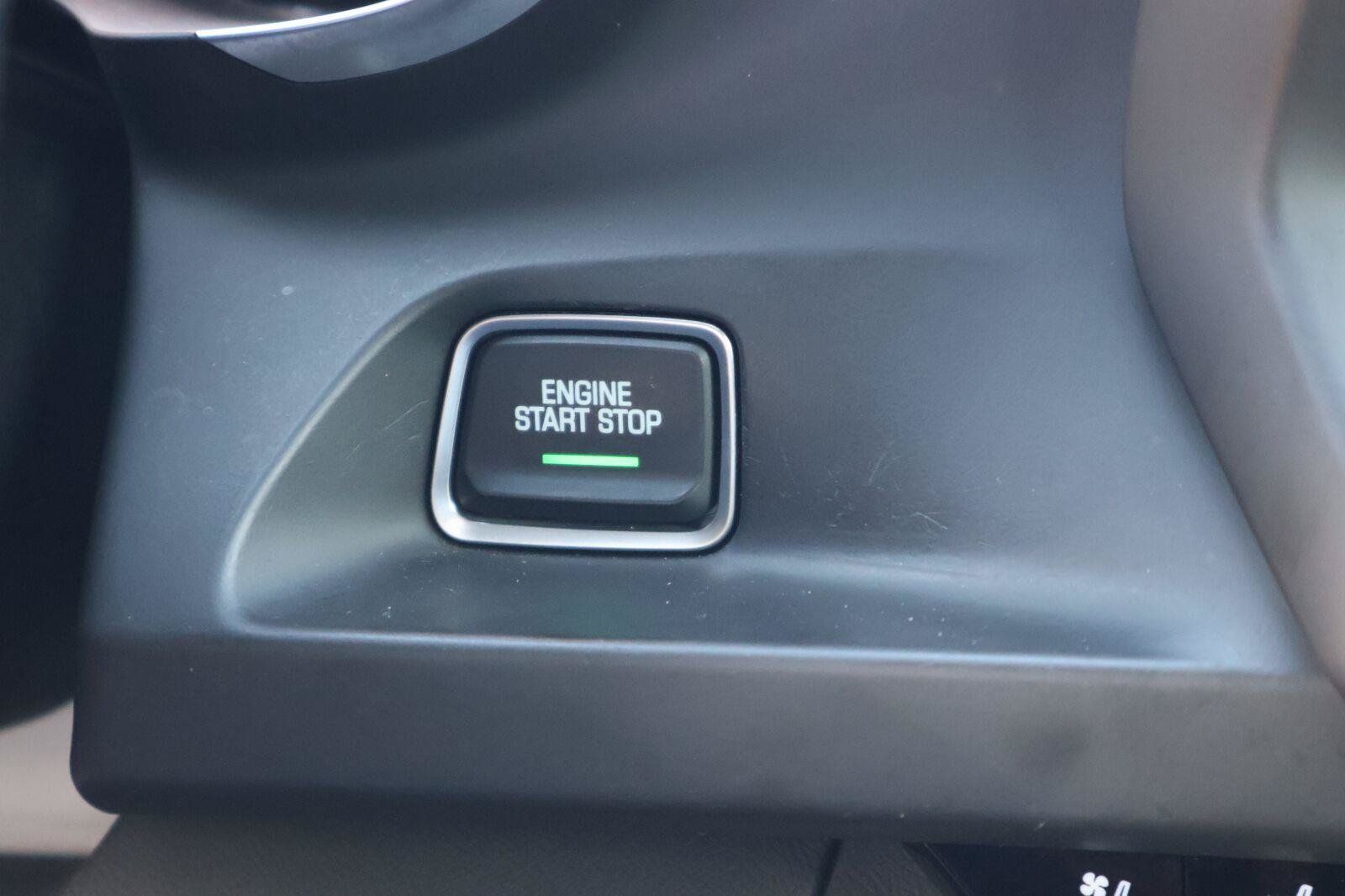 Used 2018 Chevrolet Camaro LT RWD image 21