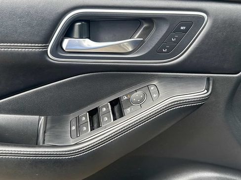 Used 2022 Nissan Rogue Platinum w/ Head-Up Display Package FWD image 28