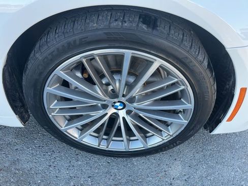 Used 2018 BMW 530i w/ Premium Package image 16