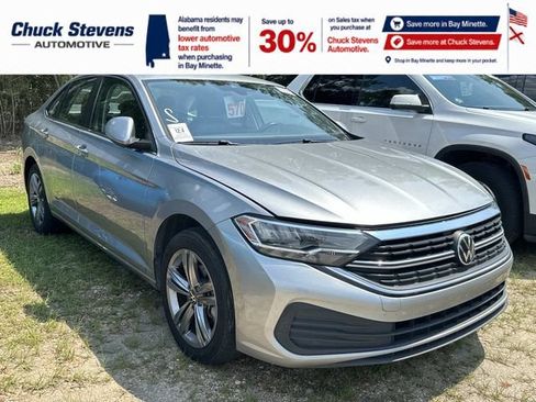 Used 2023 Volkswagen Jetta SE FWD image 3