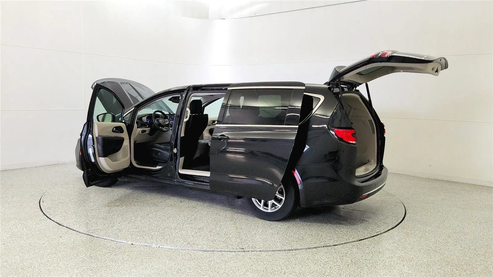 Used 2023 Chrysler Pacifica Touring-L FWD image 12