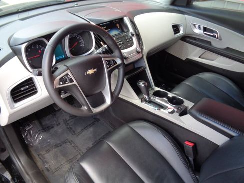 Used 2017 Chevrolet Equinox LT w/ Convenience Package AWD/4WD image 2