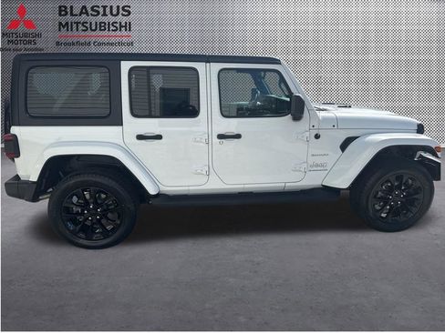 Used 2023 Jeep Wrangler Unlimited Sahara w/ Cold Weather Group AWD/4WD image 18