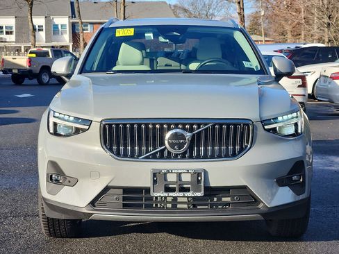 Used 2025 Volvo XC40 B5 Ultra w/ Protection Package Premier image 2