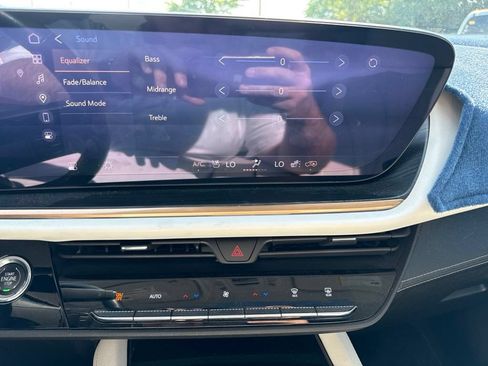 Used 2024 Buick Envision Avenir AWD/4WD image 21