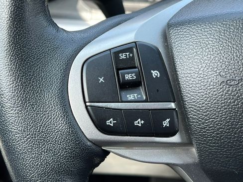Used 2023 Ford Explorer XLT AWD/4WD image 22