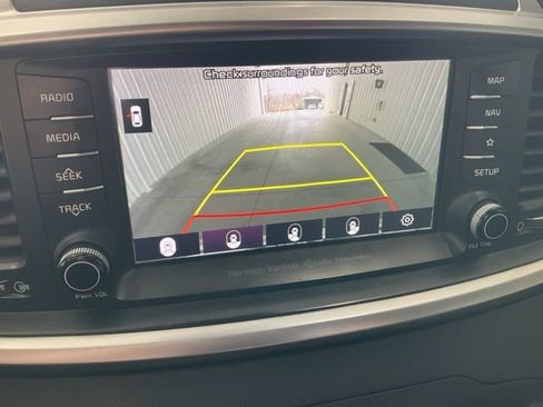 Used 2019 Kia Sorento SX image 18