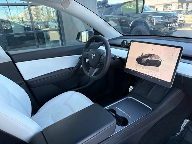 Used 2022 Tesla Model Y Performance AWD/4WD image 12