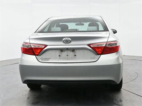 Used 2016 Toyota Camry LE image 6