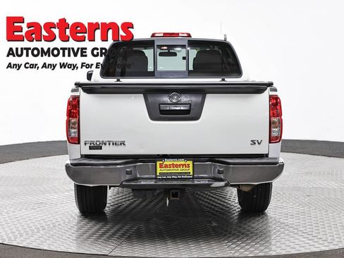 Used 2019 Nissan Frontier SV image 6