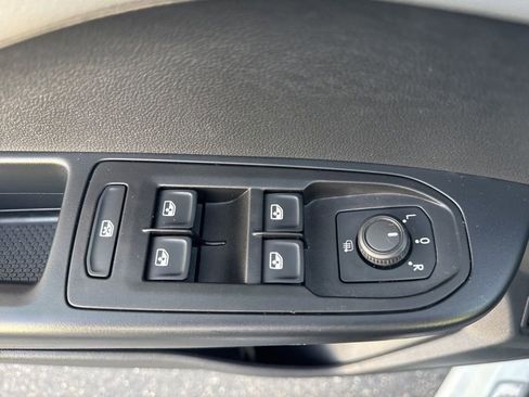 Used 2023 Volkswagen Taos SE w/ Panoramic Sunroof Package AWD/4WD image 18