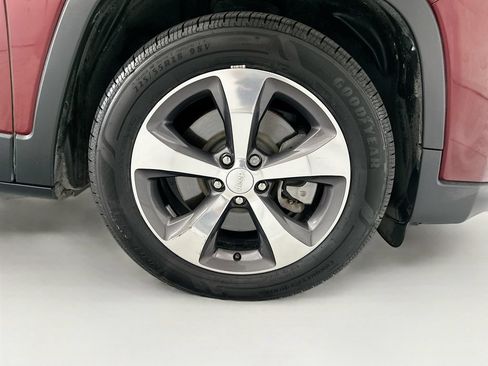 Used 2020 Jeep Cherokee Limited FWD image 30