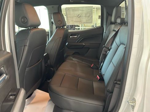 New 2024 Chevrolet Colorado LT w/ LT Convenience Package III image 6