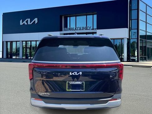 Certified 2025 Kia Carnival EX FWD image 10