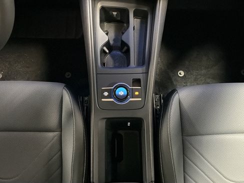 Certified 2025 Volkswagen Tiguan SE FWD image 35