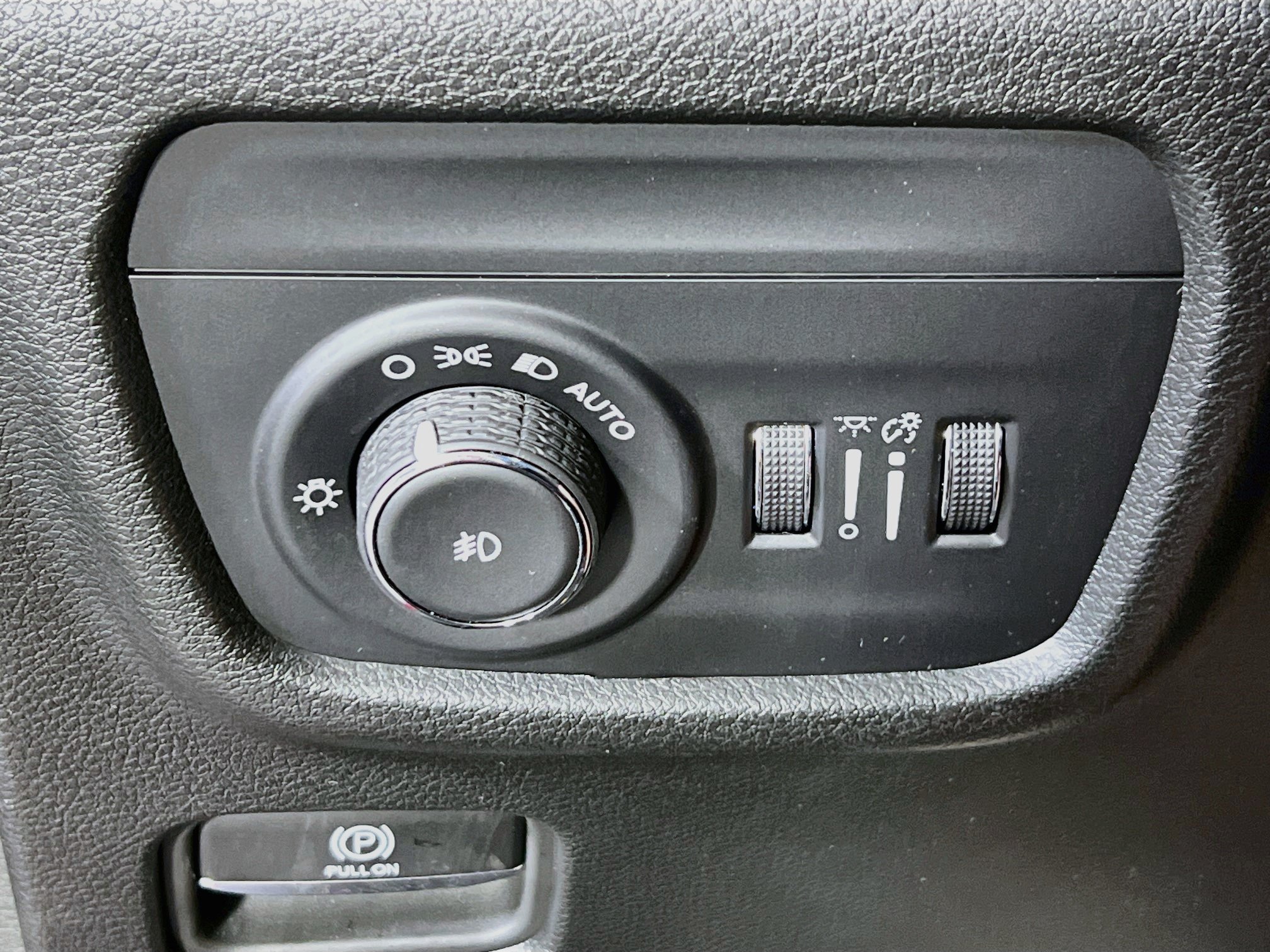 Used 2023 Jeep Grand Cherokee Limited AWD/4WD image 10