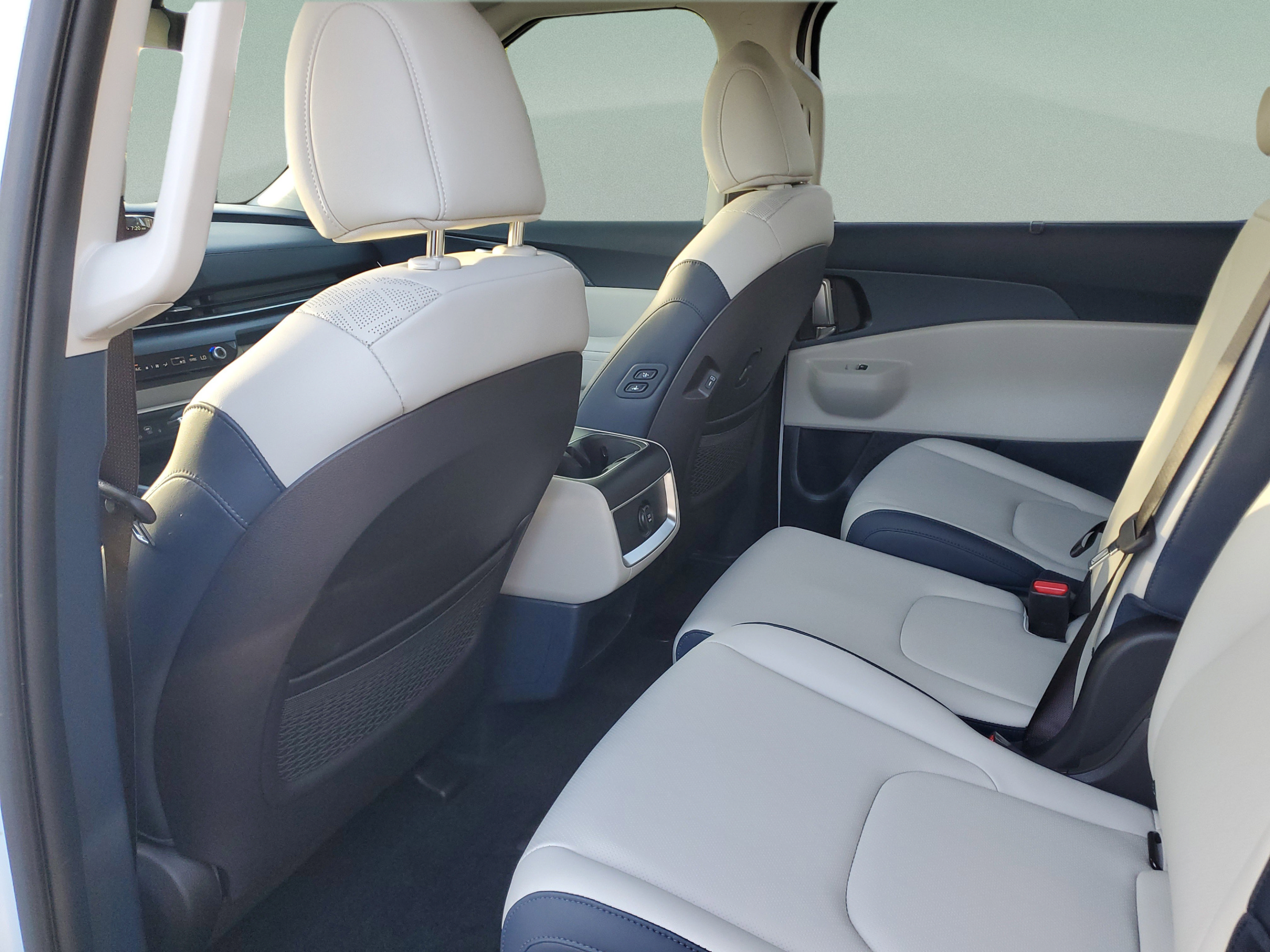 New 2026 Kia Carnival EX FWD image 5
