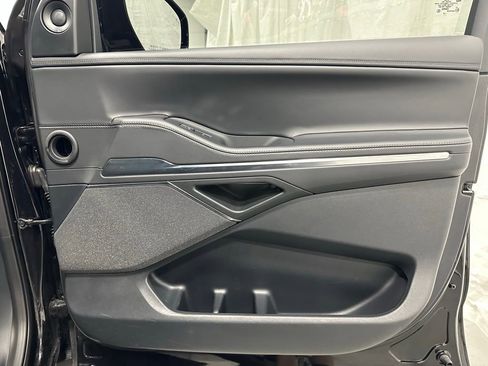 Used 2025 Lincoln Navigator Reserve image 62