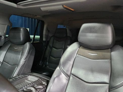 Used 2017 Cadillac Escalade Luxury image 9