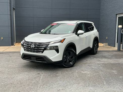 Used 2026 Nissan Rogue SV w/ Cold Weather Package FWD image 2