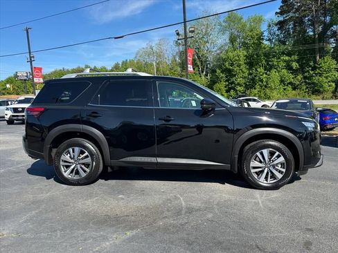 Certified 2025 Nissan Pathfinder SL FWD image 2