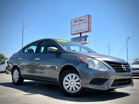 Used 2018 Nissan Versa SV FWD image 2