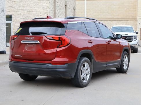 Used 2018 GMC Terrain SLE w/ Driver Convenience Package FWD image 3