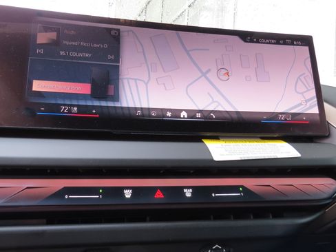 New 2025 BMW X3 xDrive30i w/ Convenience Package image 19