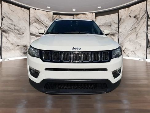 Used 2018 Jeep Compass Latitude w/ Popular Equipment Group FWD image 3