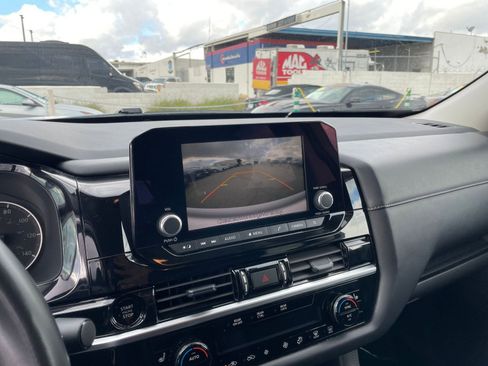 Used 2025 Nissan Pathfinder SV image 18