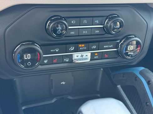 Used 2023 Ford Bronco Wildtrak image 18