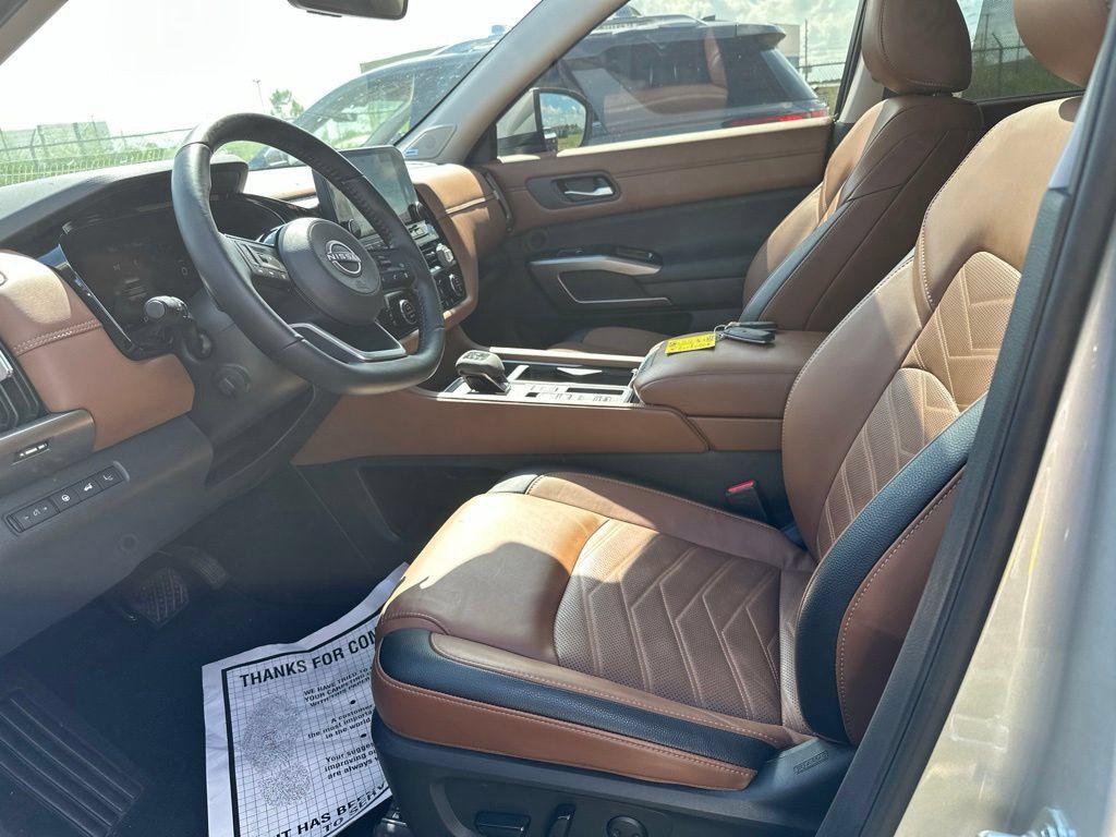 Used 2025 Nissan Pathfinder Platinum w/ Cargo Package FWD image 3