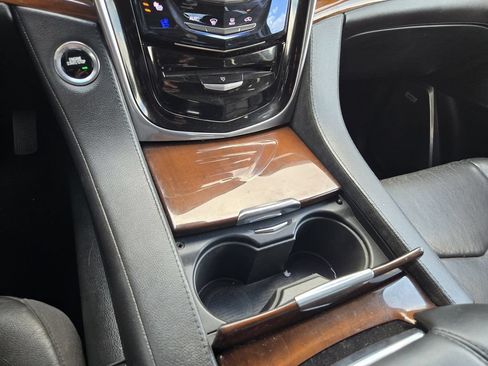 Used 2017 Cadillac Escalade Luxury RWD image 18