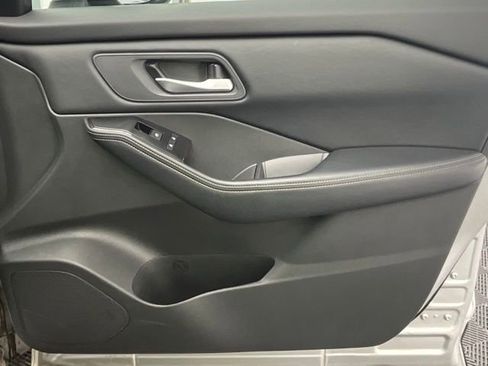Used 2025 Nissan Rogue SV AWD/4WD image 12
