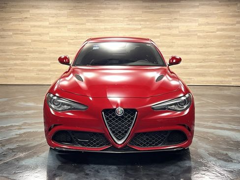 Used 2018 Alfa Romeo Giulia Quadrifoglio image 5