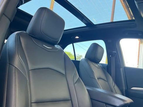 Used 2023 Cadillac XT4 Premium Luxury FWD image 21