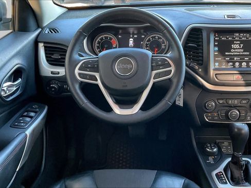 Used 2017 Jeep Cherokee Trailhawk w/ Cold Weather Group AWD/4WD image 7