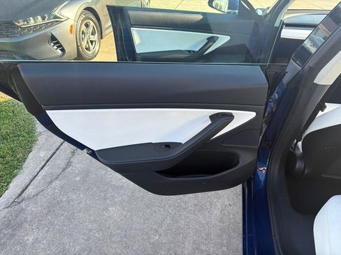 Used 2019 Tesla Model 3 Mid Range RWD image 30