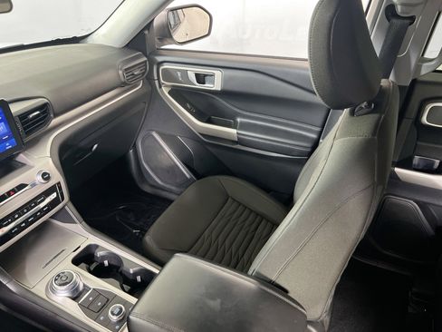 Used 2021 Ford Explorer XLT image 22
