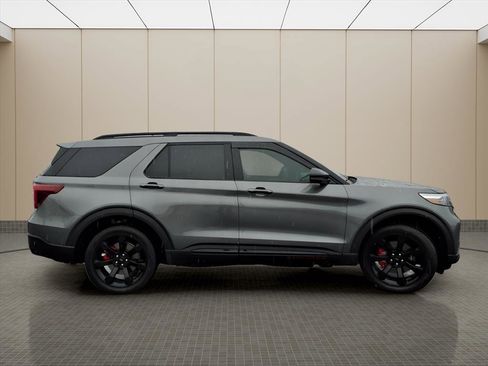 Used 2023 Ford Explorer ST w/ Equipment Group 401A image 9