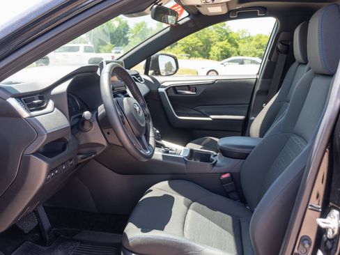 Used 2023 Toyota RAV4 SE w/ Convenience Package AWD/4WD image 8