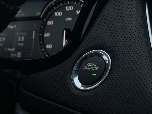 New 2026 Cadillac XT5 Luxury image 18